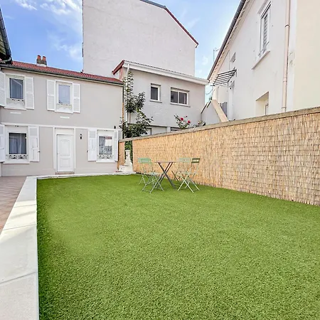 Appartement Jardin Prive Et Deco Moderne A