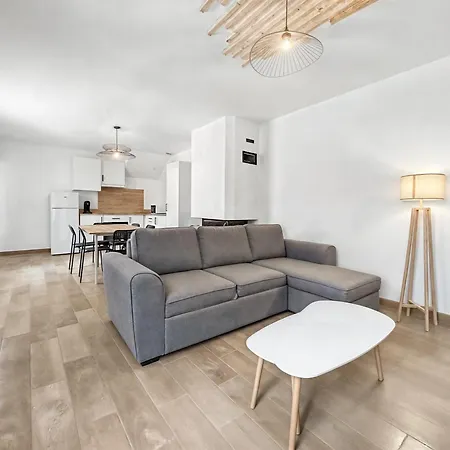 Jardin Prive Et Deco Moderne A דירה