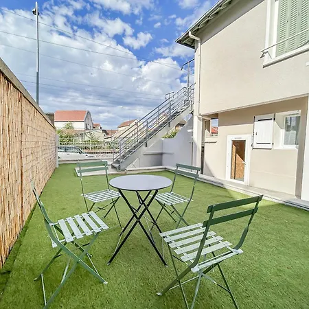 Jardin Prive Et Deco Moderne A וישי