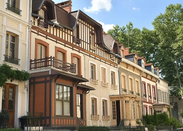 Jardin Prive Et Deco Moderne A Apartment *