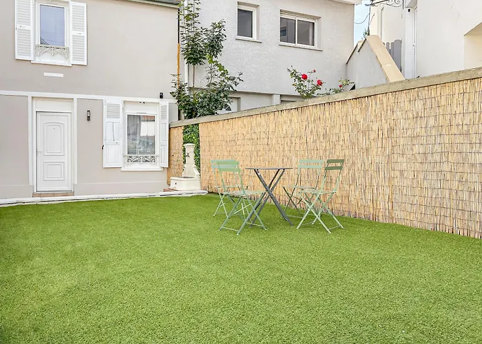 Jardin Prive Et Deco Moderne A Apartment Vichy